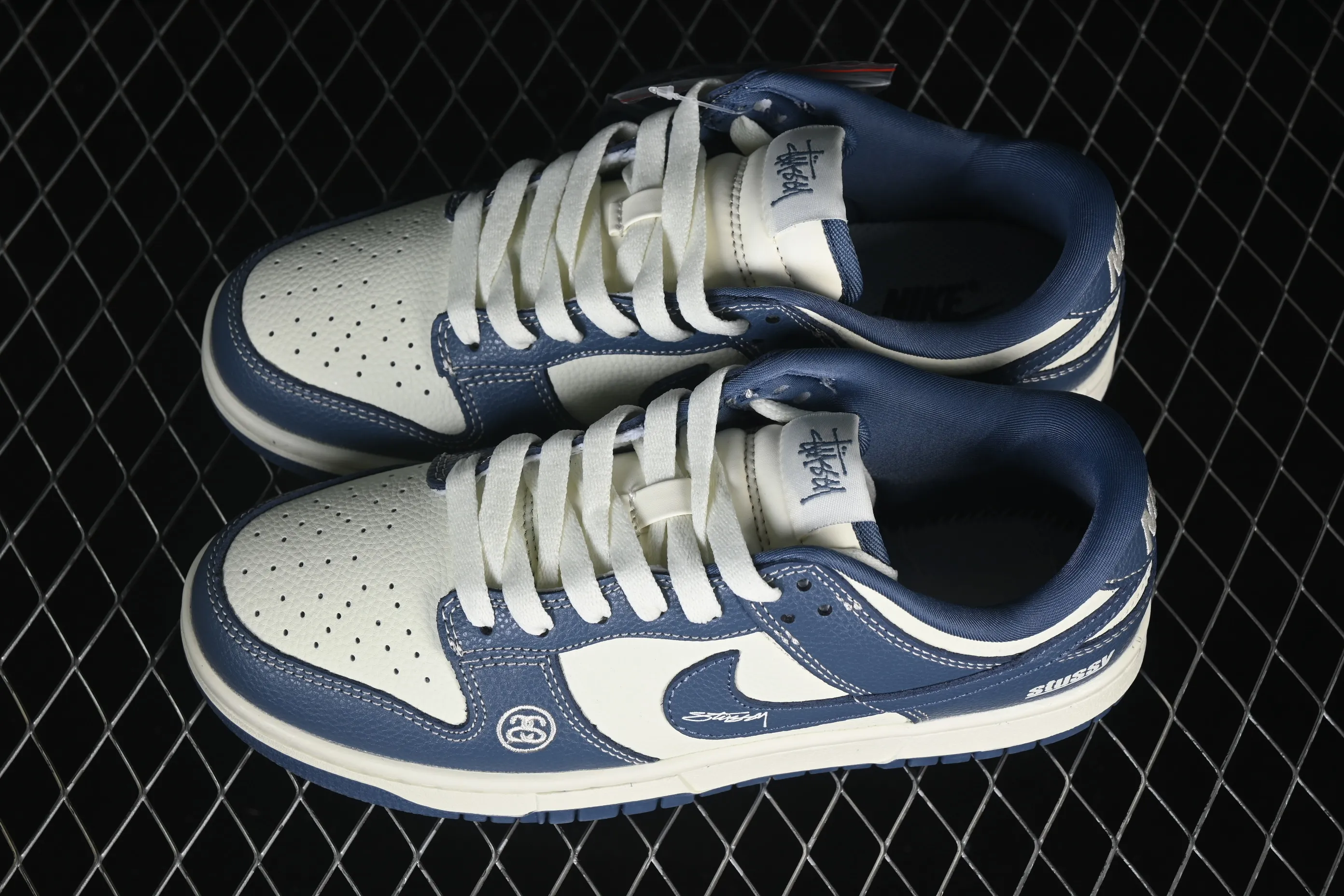 All Categories Nk SB Dunk Series Nk SB Dunk Low High-end Customized Low-top Shoes Nike SB Dunk Low Joint Khaki Green Anniversary High-end Customized Low-top Casual Shoes YF9511-920